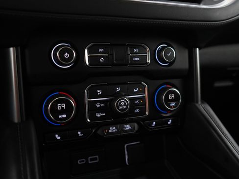 Used 2021 Chevrolet Tahoe Z71 image 25