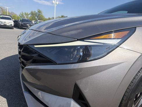 Used 2023 Hyundai Elantra SEL FWD image 10