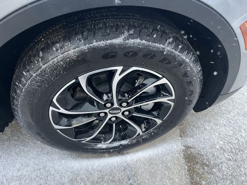 Used 2024 Lincoln Nautilus Premier w/ Equipment Group 102A image 9