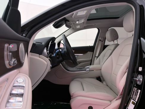 Used 2021 Mercedes-Benz GLC 300 4MATIC w/ Multimedia Package image 18