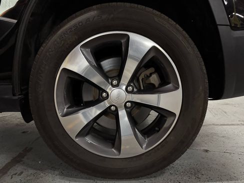 Used 2019 Jeep Cherokee Limited AWD/4WD image 13