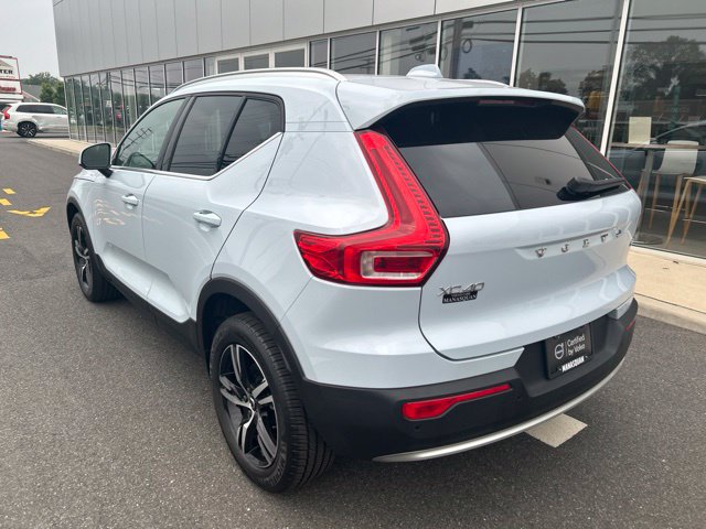 Certified 2025 Volvo XC40 B5 Core AWD/4WD image 3
