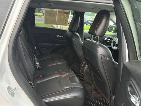 Used 2022 Jeep Cherokee Trailhawk w/ Premium Leather Package AWD/4WD image 12