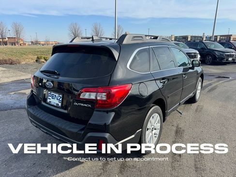 Used 2018 Subaru Outback 2.5i Premium image 3