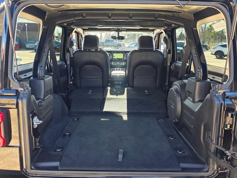 Used 2022 Jeep Wrangler Unlimited Sahara image 18