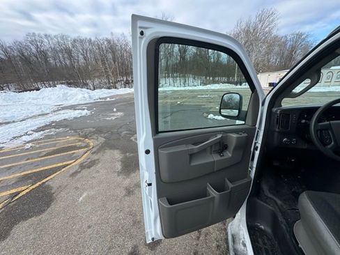 Used 2024 Chevrolet Express 2500 w/ Driver Convenience Package image 14
