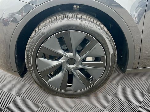Used 2025 Tesla Model Y Long Range image 27