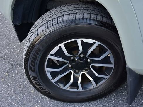 Used 2022 Toyota Tacoma TRD Sport image 32