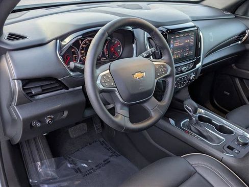 Used 2023 Chevrolet Traverse Premier FWD image 10