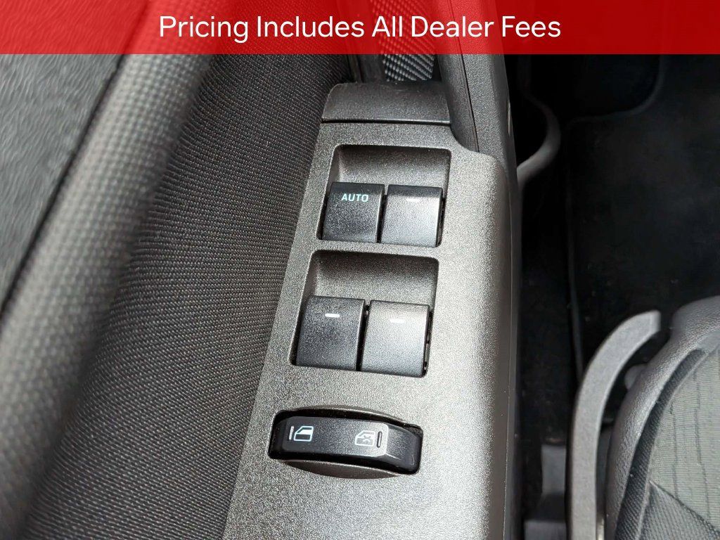 Used 2010 Ford Focus SE FWD image 22