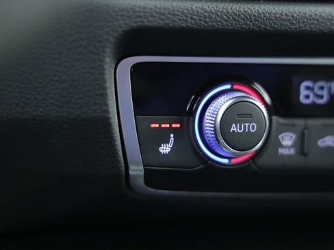 Used 2019 Audi Q3 2.0T Premium Plus image 20