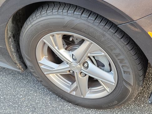 Used 2021 Hyundai Sonata SE w/ Preferred Accessory Package FWD image 4