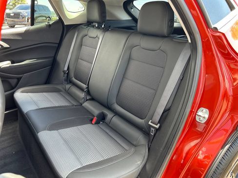 Used 2024 Chevrolet Trax LT w/ Driver Confidence Package FWD image 18