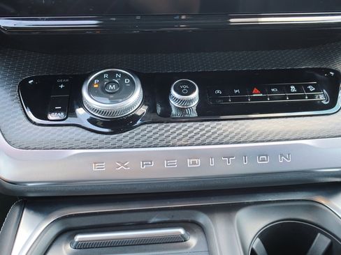 Certified 2025 Ford Expedition Max Platinum w/ Stealth Appearance Package image 20