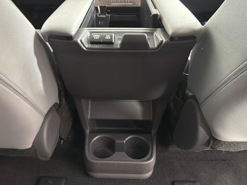 Used 2021 Toyota Sienna XLE FWD image 20