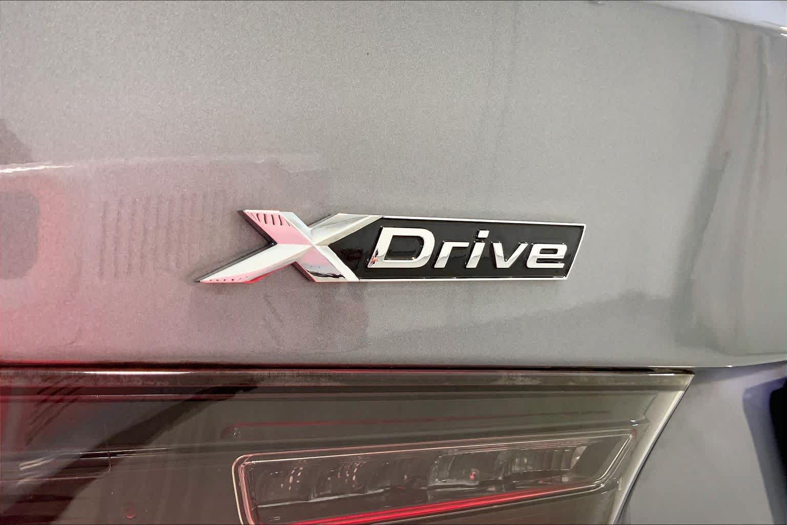 Used 2025 BMW 330i xDrive Sedan AWD/4WD image 9