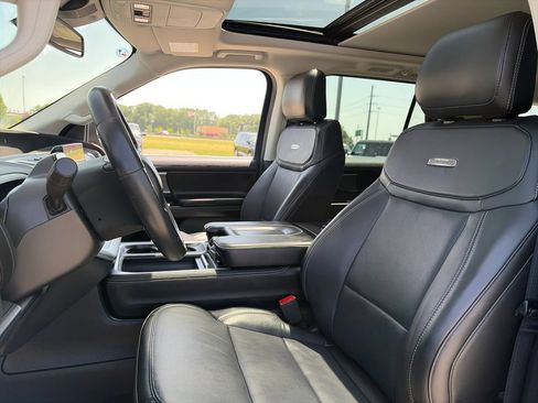 Used 2025 Ford Expedition Max Platinum AWD/4WD image 17