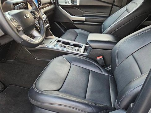 Used 2023 Ford Explorer Limited image 16