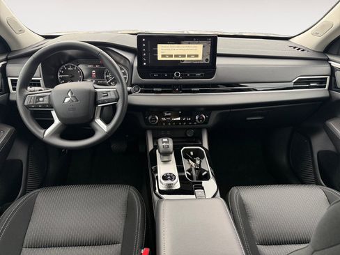 New 2025 Mitsubishi Outlander ES image 10