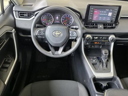 Used 2020 Toyota RAV4 LE FWD image 10