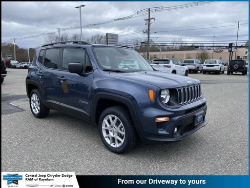 Certified 2022 Jeep Renegade Latitude AWD/4WD image 1