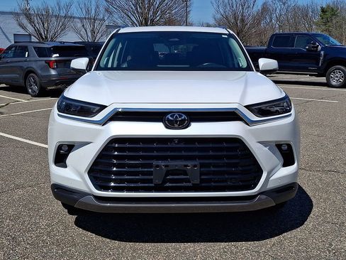 Used 2024 Toyota Grand Highlander AWD image 5