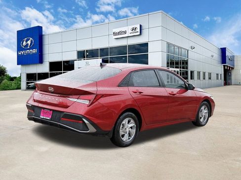 Certified 2025 Hyundai Elantra SE FWD image 5