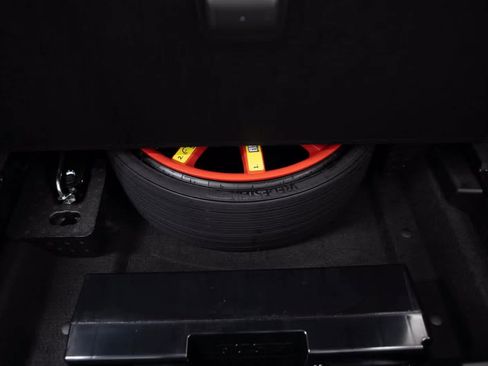 Certified 2025 Porsche Macan image 31