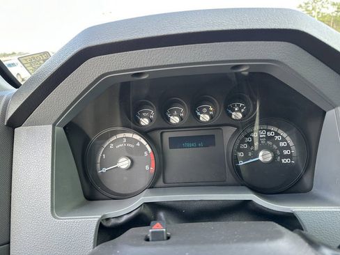 Used 2016 Ford F550 2WD Regular Cab Super Duty image 11