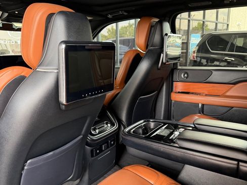Used 2018 Lincoln Navigator Reserve w/ Technology Package AWD/4WD image 27
