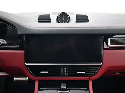 Certified 2023 Porsche Cayenne S Platinum image 11