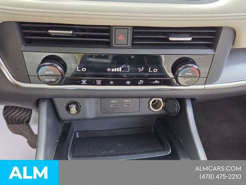 Used 2025 Nissan Rogue SV AWD/4WD image 21