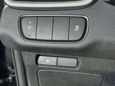 Used 2018 Kia Sorento FWD image 17