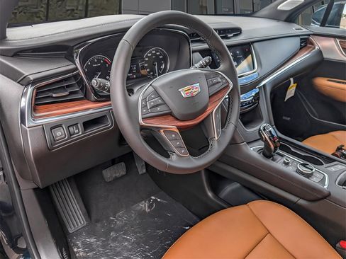 New 2025 Cadillac XT5 Premium Luxury image 9