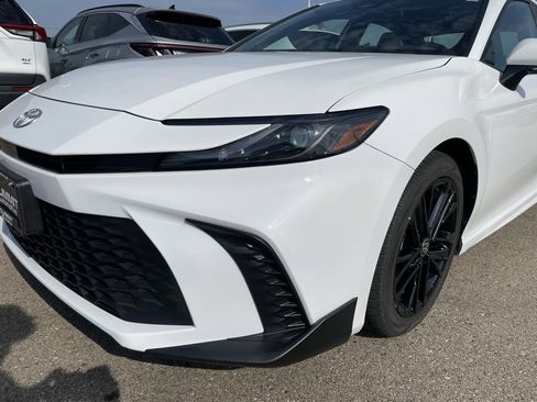 Used 2025 Toyota Camry SE image 32