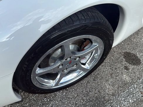 Used 2002 Chevrolet Corvette Coupe RWD image 9
