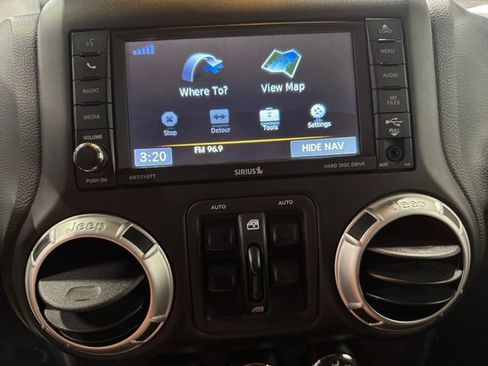 Used 2017 Jeep Wrangler Unlimited Sahara w/ Connectivity Group image 15