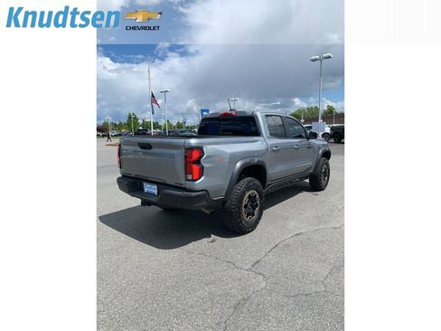 Used 2024 Chevrolet Colorado ZR2 w/ Technology Package AWD/4WD image 7