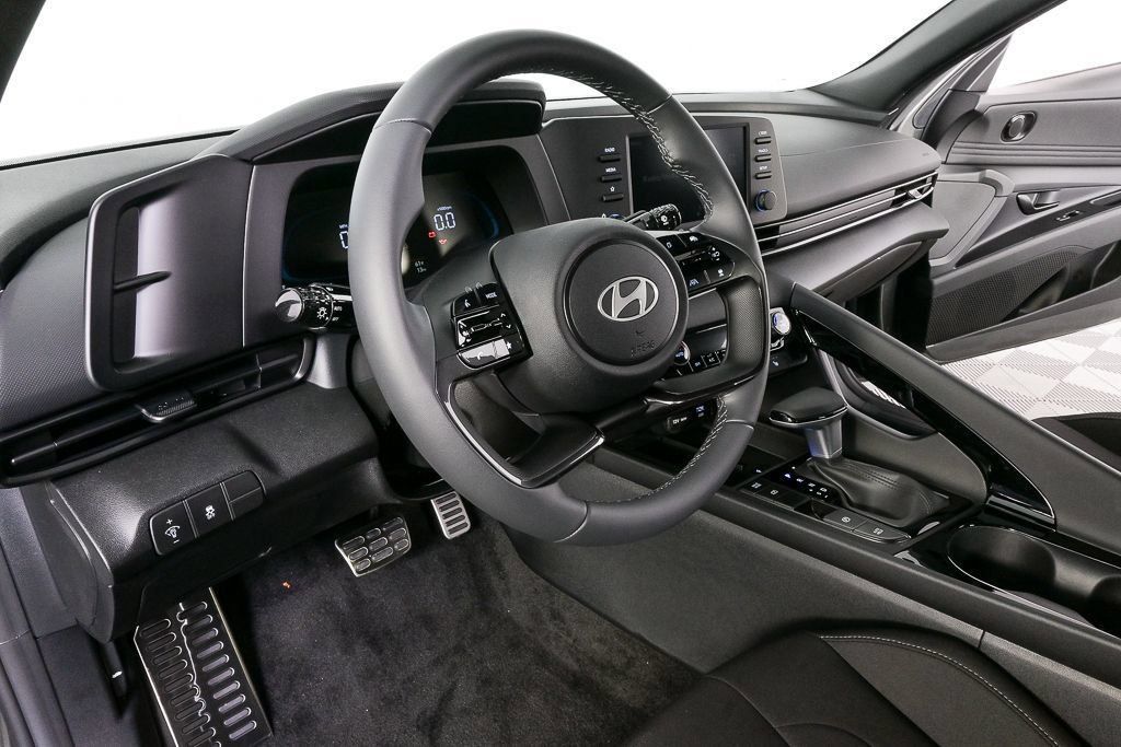 Used 2026 Hyundai Elantra SEL Sport FWD image 9