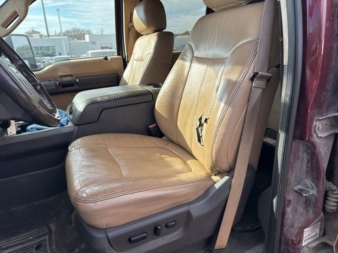 Used 2012 Ford F250 Lariat w/ Lariat Interior Pkg image 12