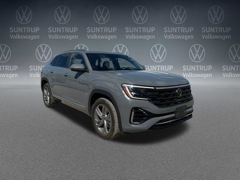 Used 2024 Volkswagen Atlas Cross Sport SEL R-Line AWD/4WD image 39