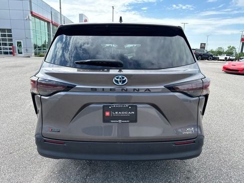 Used 2023 Toyota Sienna XLE FWD image 10