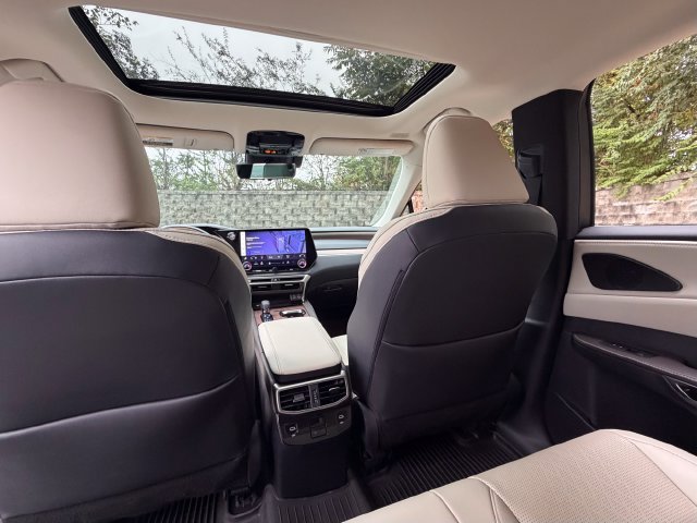 Certified 2023 Lexus RX 350 Premium Plus w/ Cold Area Package AWD/4WD image 39