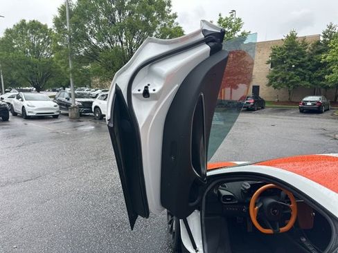 Used 2023 McLaren Artura RWD image 10