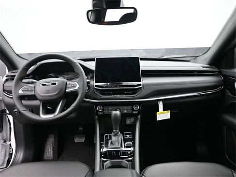 New 2026 Jeep Compass Latitude image 22