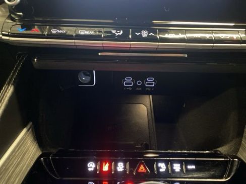 Used 2024 Jeep Wagoneer Series II image 23