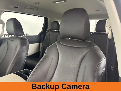 Used 2024 Kia Carnival EX image 10