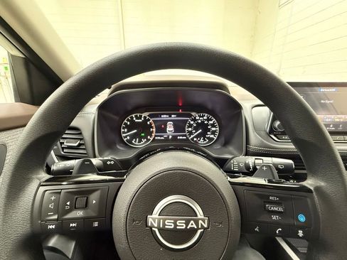 Used 2023 Nissan Rogue SV AWD/4WD image 23