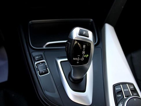 Used 2018 BMW 320i xDrive Sedan image 13