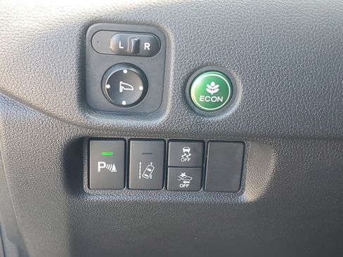 Used 2017 Honda Pilot Touring image 23